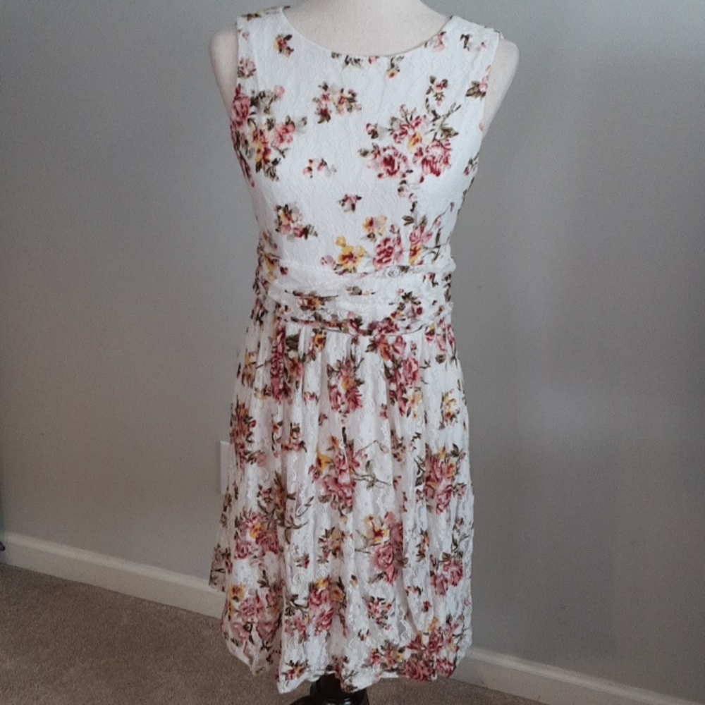 SALE Jessica Howard Floral and Lace Dress